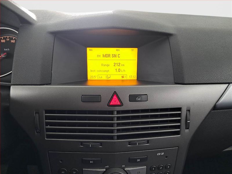 Opel Astra (2006) 1.6 16V, Tažné, jezdí výborně - fotka 12 z 17