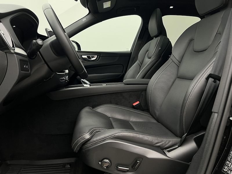 Volvo XC60 T8 AWD ULTRA BLACK RECHARGE CZ - fotka 3 z 50