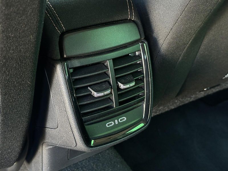 Škoda Scala 1.0TSi TOP & Selection 116PS D - fotka 28 z 31