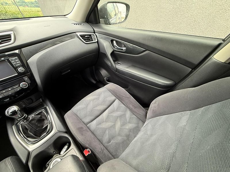 Nissan X-Trail (2015) 1,6 4WD - fotka 7 z 18