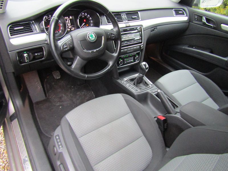 Škoda Superb (2011) 1.6 TDI 77kW - fotka 13 z 45