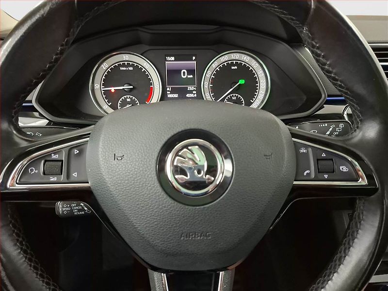 Škoda Superb (2015) Laurin&Klement 2.0 TDI 4x4 - fotka 19 z 25