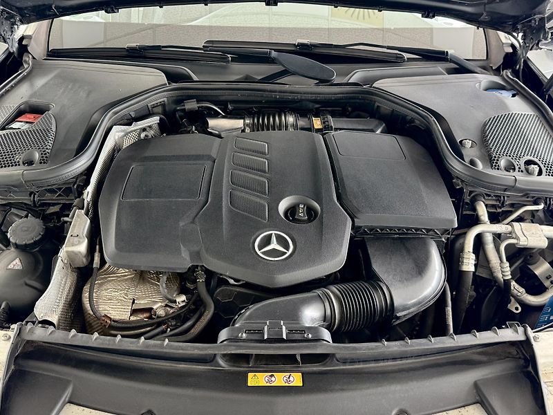 Mercedes-Benz Třídy E 220d 4Matic AMG*REZERVACE! - fotka 40 z 40
