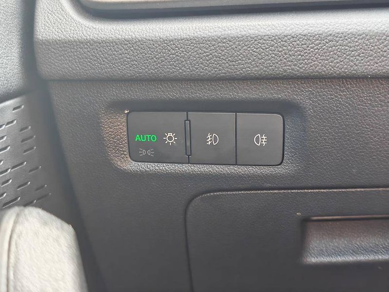 Škoda Octavia Ambition 6MP 2,0TDI - fotka 17 z 21