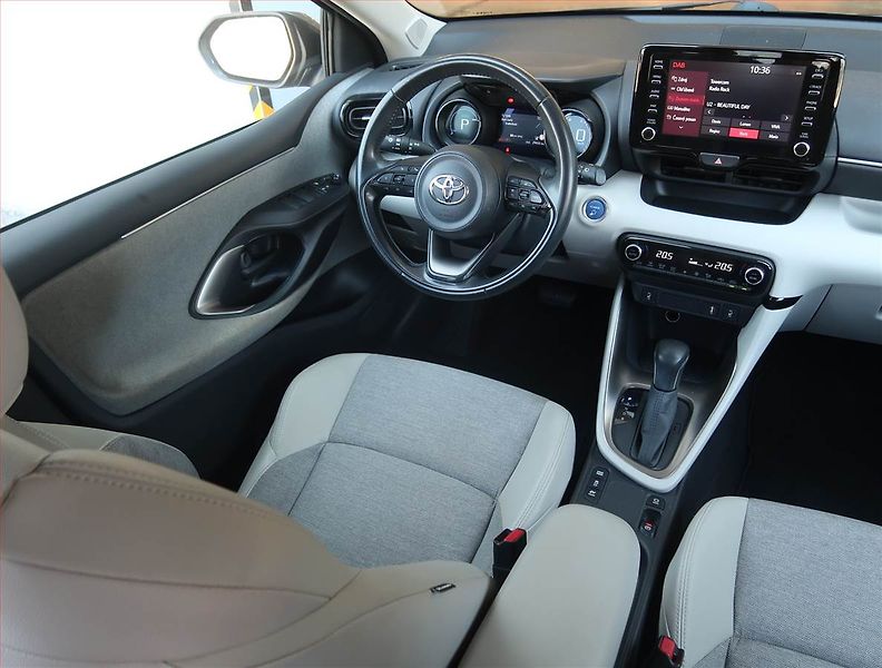 Toyota Yaris (2021) 1.5 VVT-i Hybrid, Automat - fotka 7 z 19