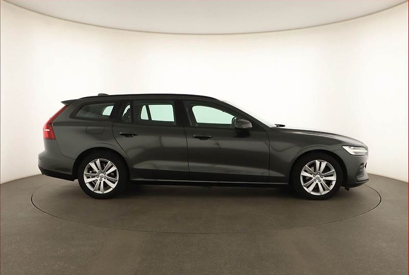 Volvo V60 (2020) D3 2.0, Kůže, Navi, Tempomat - fotka 6 z 16