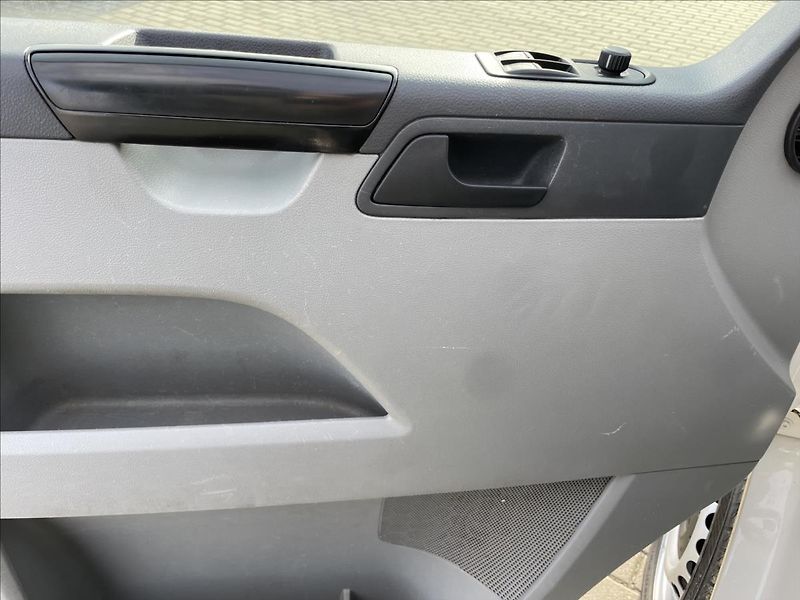 Volkswagen Transporter 2,0 TDi 75kw 6míst Tažné Klima - fotka 19 z 40