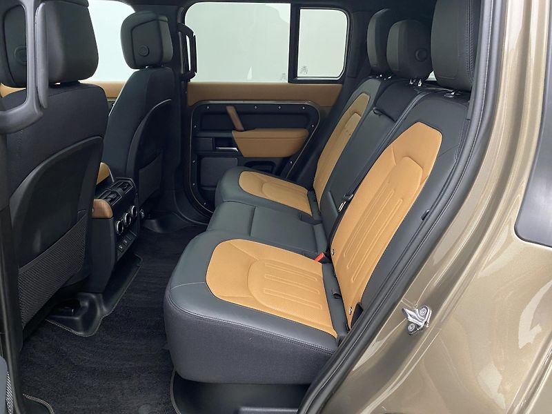 Land Rover Defender 110 D300 X AWD AUT REZERVACE - fotka 5 z 55