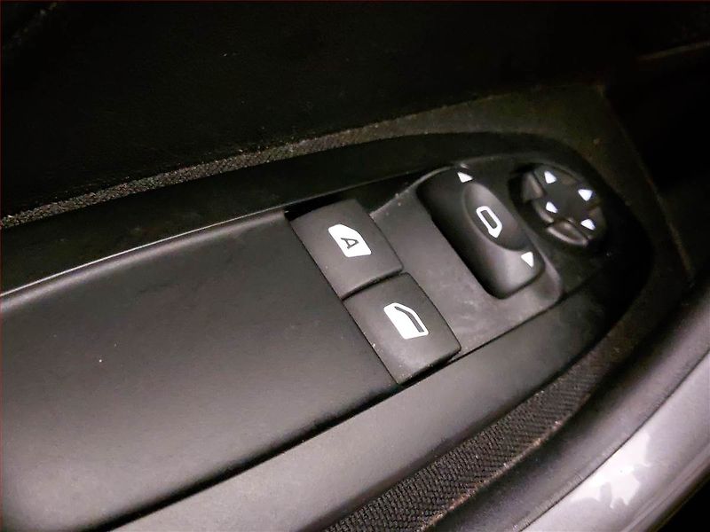 Peugeot 2008 (2019) 1.2 PureTech, Tempomat - fotka 17 z 17