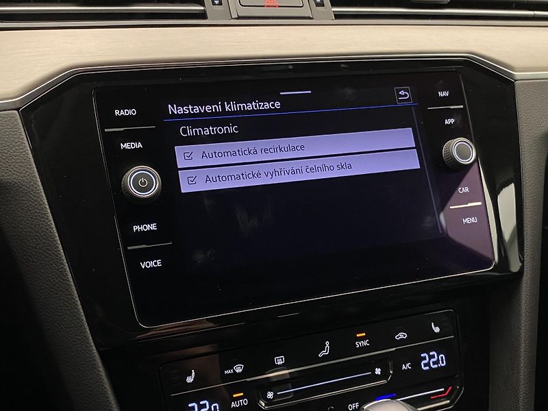 Volkswagen Passat VARIANT 2.0TDI DSG R-LINE CZ - fotka 54 z 55