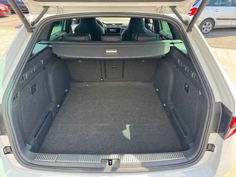Škoda Superb (2023) Sportline 2.0 TDI 4x4 147kW - fotka 24 z 36