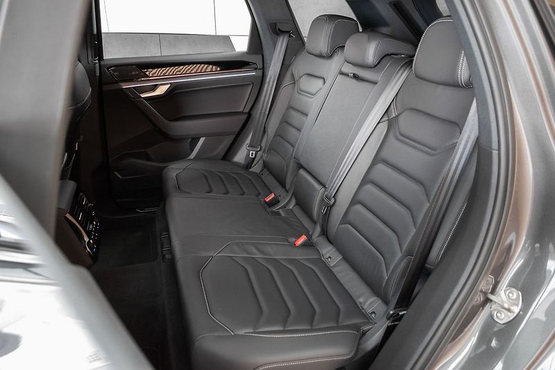 Volkswagen Touareg 3.0 TDI R-LINE*ZÁRUKA*TAŽNÉ*ČR - fotka 14 z 48