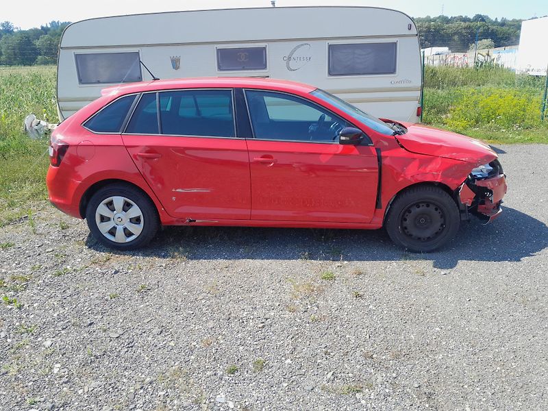 Škoda Rapid (2016) 1.2 TSI serviska 2x klíč - fotka 4 z 16