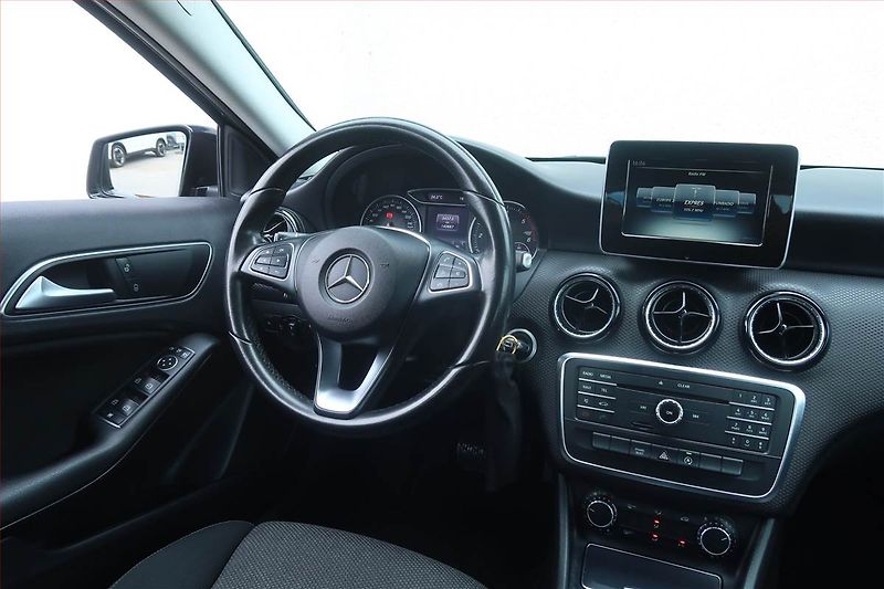 Mercedes-Benz Třídy A (2017) A 200 d, Automat, Navi - fotka 7 z 23