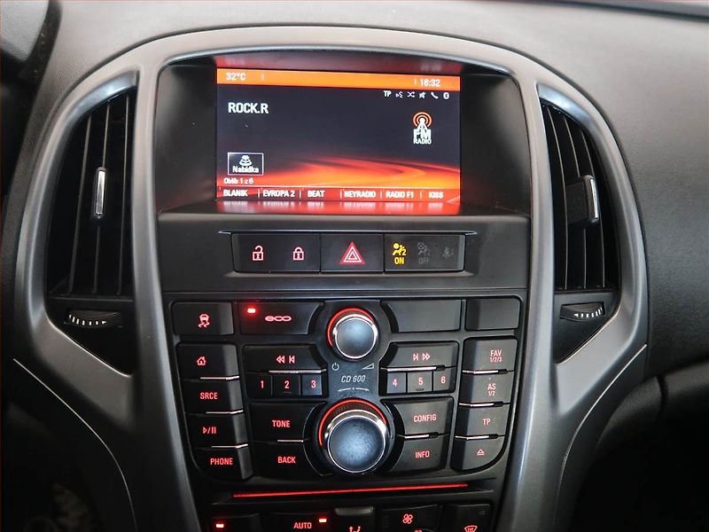 Opel Astra (2015) 1.6 CDTI, Tempomat - fotka 12 z 14