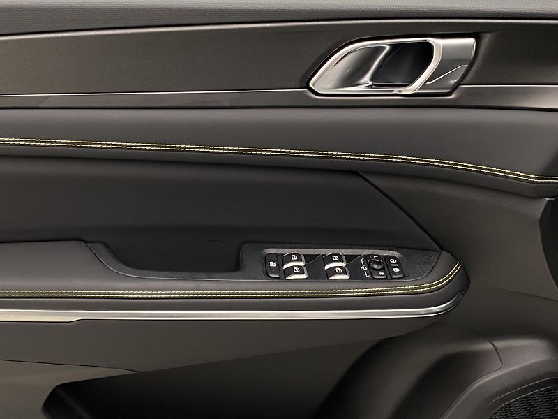 Lynk & Co 01 (2025) CORE PHEV AUT CZ 1.maj - fotka 25 z 92