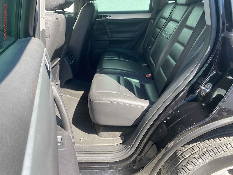 Volkswagen Touareg (2003) 2.5 TDi 4x4 R5, Šíbr, kůže - fotka 10 z 17