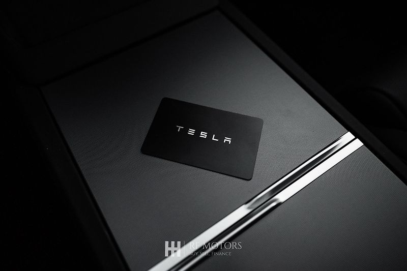 Tesla Model 3 (2024) Performance 625 PS, 4x4 - fotka 11 z 13