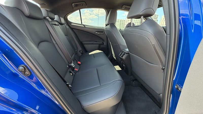 Lexus UX 300h 300H 2,0 HEV F SPORT DESIGN - fotka 23 z 28