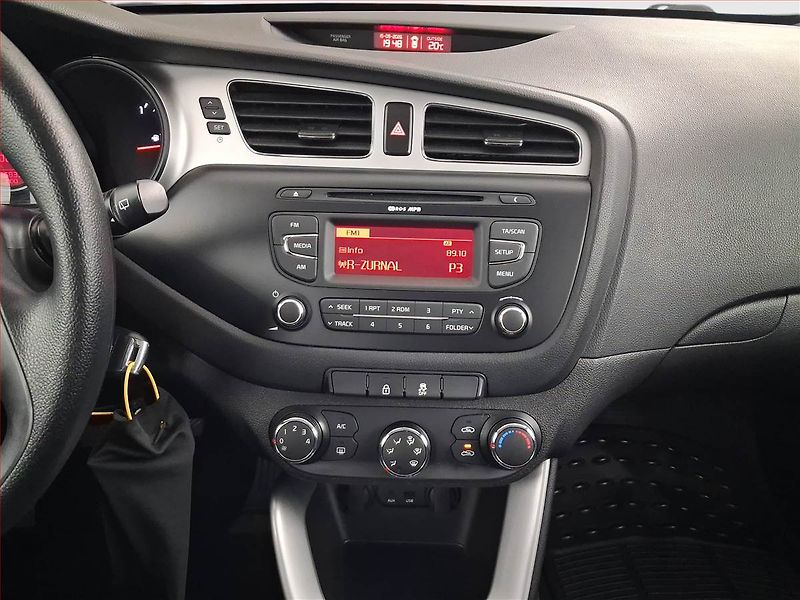 Kia Ceed (2015) 1.4 CVVT, Serv.kniha - fotka 12 z 17