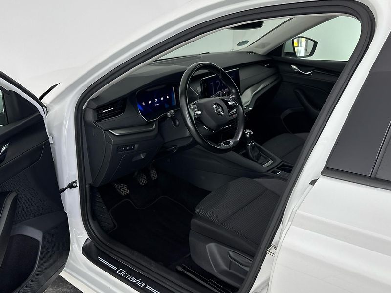 Škoda Octavia Ambition - fotka 6 z 27