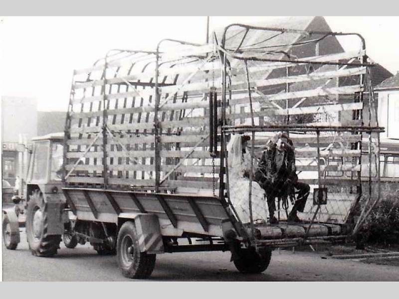 Svatební Škoda 430 v původním stavu. Tento výrobní klenot společnosti Škoda v letech 1929 až 1932 představoval působivý prvek v automobilovém průmyslu své doby.