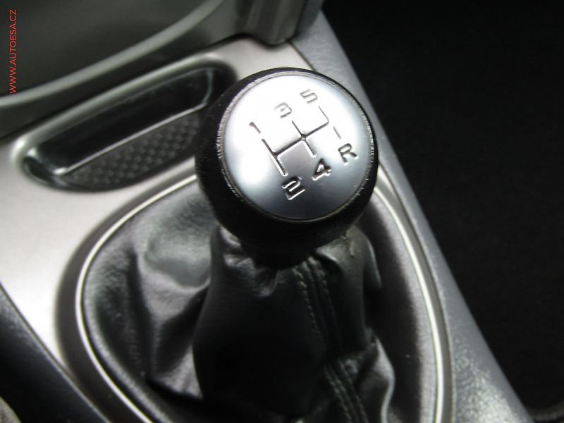 Citroën C5 (2006) 1.6 HDi, ČR, AC, TZ, park - fotka 16 z 20