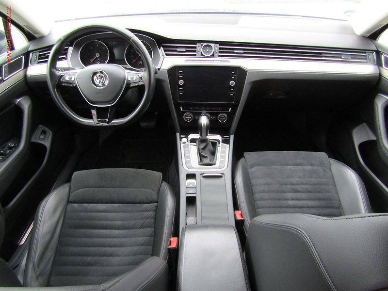 Volkswagen Passat (2018) 2.0TDi, Highline, DSG, LED - fotka 8 z 21