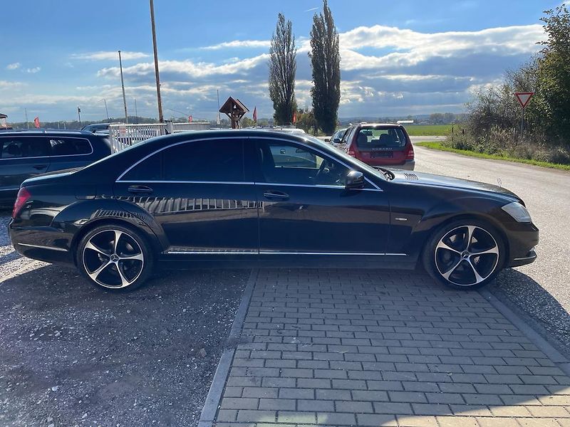 Mercedes-Benz Třídy S (2009) 350 CDI Long 4 matic! - fotka 13 z 64