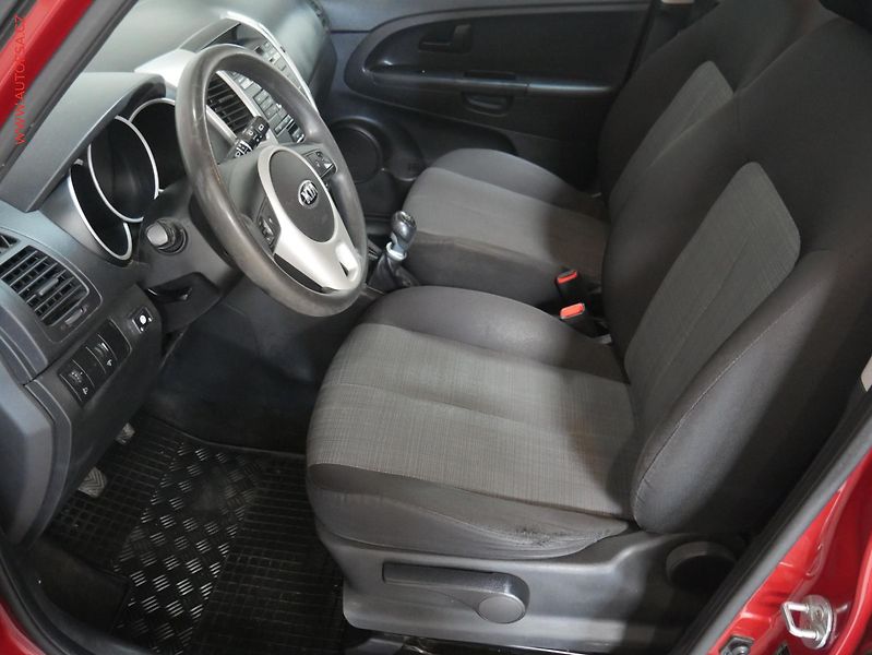 Kia Venga (2013) 1.4i, 2.maj,ČR, AC - fotka 9 z 14