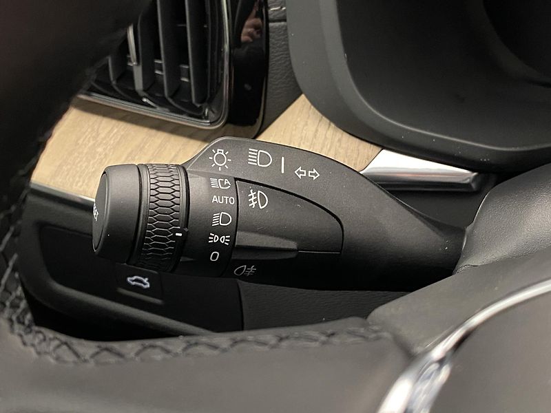 Volvo XC60 B5 AWD BRIGHT ULTRA REZERVACE - fotka 22 z 60