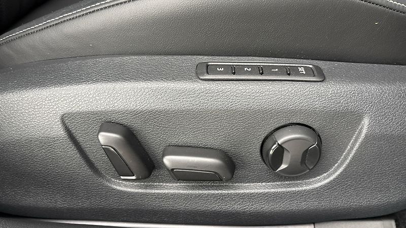 Škoda Superb 2.0 TDI DSG 4x4 L&K Combi - fotka 22 z 34