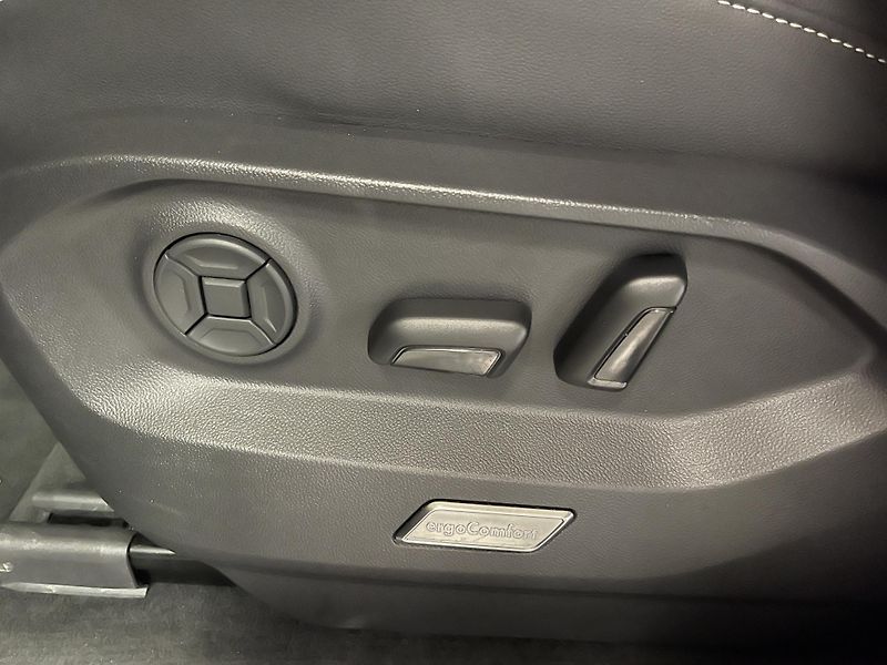 Volkswagen Touareg (2025) 3.0 TDI - Vzduch/Tažné/Matrix - fotka 13 z 30