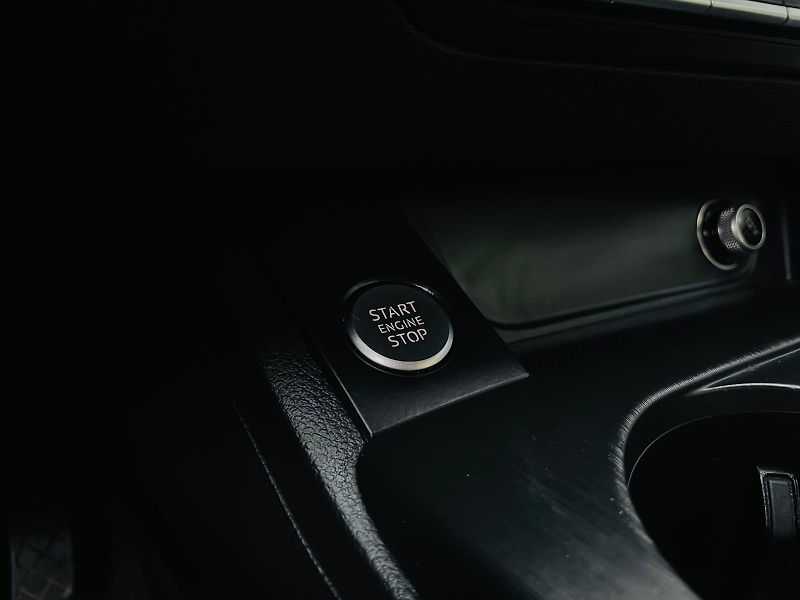 Audi A4 Avant 2.0TD AUT VÝHŘEV SENZORY - fotka 39 z 48