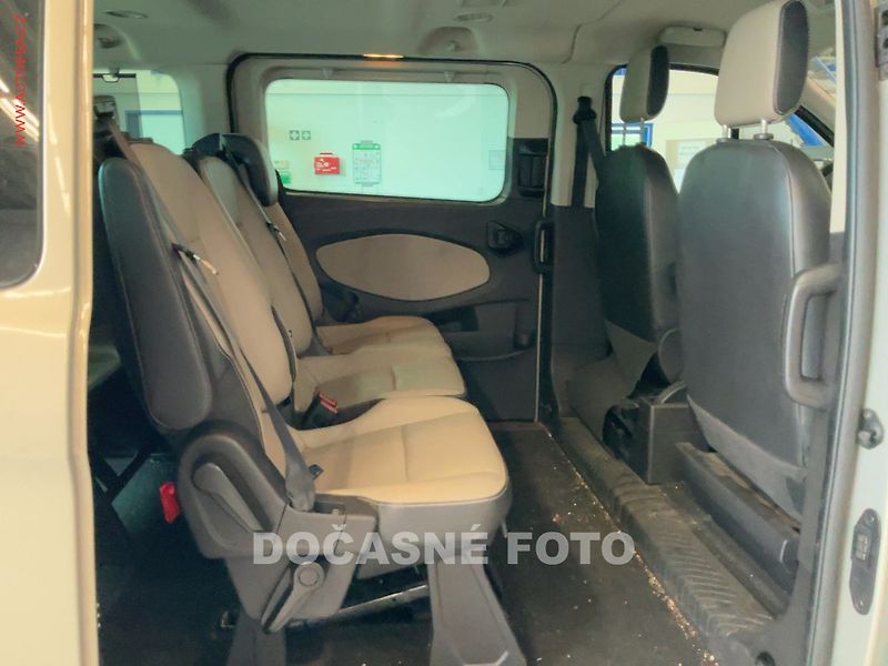 Ford Tourneo Custom (2015) 2.2TDCi L2, TITANIUM, 114kW - fotka 7 z 8