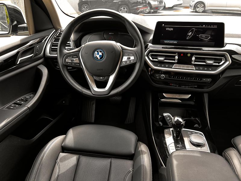 BMW X3 30e xDrive 215kw 1. majitel - fotka 12 z 28
