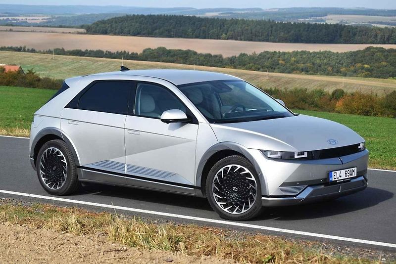 Škoda Enyaq iV a Hyundai Ioniq 5 při testu