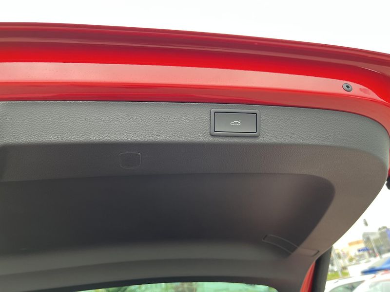 Škoda Karoq SPORTLINE 1,5TSI DSG 110kW - fotka 24 z 24