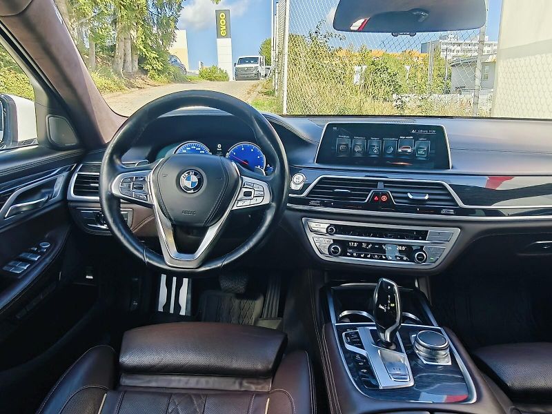 BMW Řada 7 (2016) 3,0 740d xDrive M - fotka 25 z 43