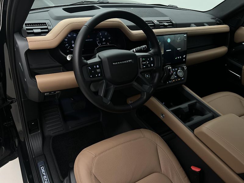 Land Rover Defender 110 D350 X-DYNAMIC HSE 1. maj. - fotka 4 z 50