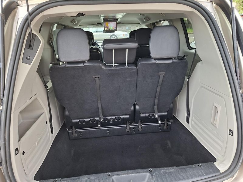 Chrysler Town & Country (2014) 3,6L 7míst, LPG, tažné, 2xkola - fotka 15 z 35