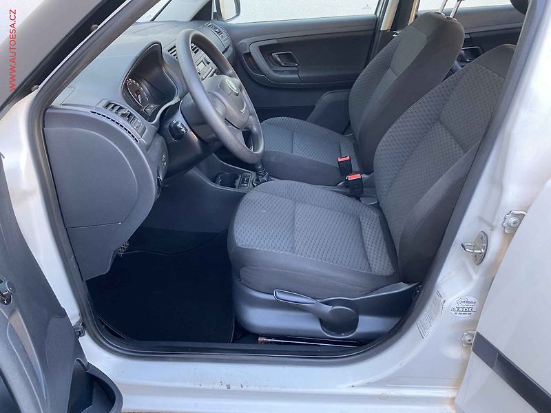 Škoda Fabia (2011) 1.2 TSi, Ambition, DSG, park - fotka 9 z 16