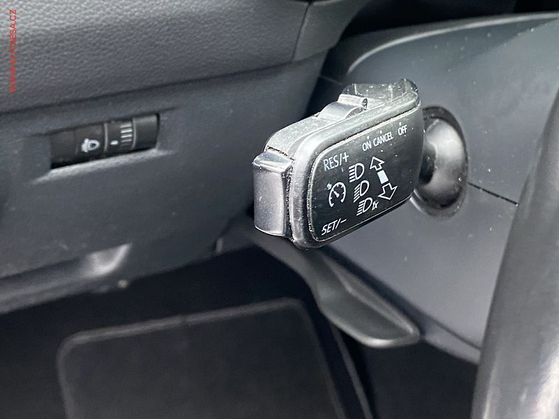 Škoda Octavia (2014) 1.6 TDi, ČR, AC, výhřev sed - fotka 13 z 17
