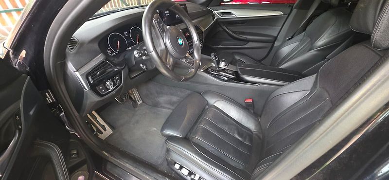 BMW Řada 5 (2018) BMW 540i Touring G31 - fotka 5 z 7