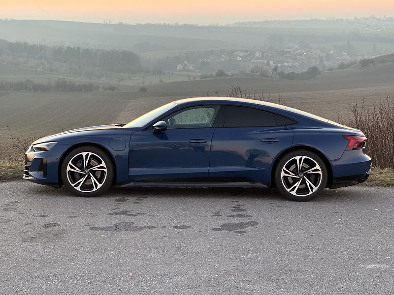 Audi e-tron GT Quattro HUD 360 Vzduch SoH 91% - fotka 30 z 32