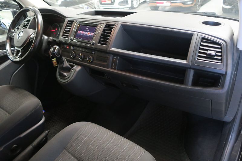 Volkswagen Caravelle (2016) T6 2.0 TDI 110kW Comfort DSG - fotka 32 z 47