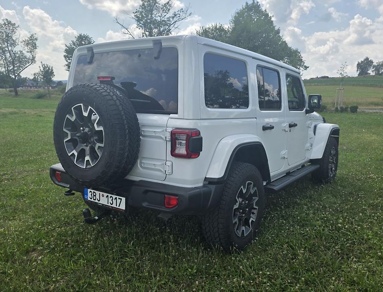 Jeep Wrangler (2024) Sahara Unlimited - fotka 3 z 9
