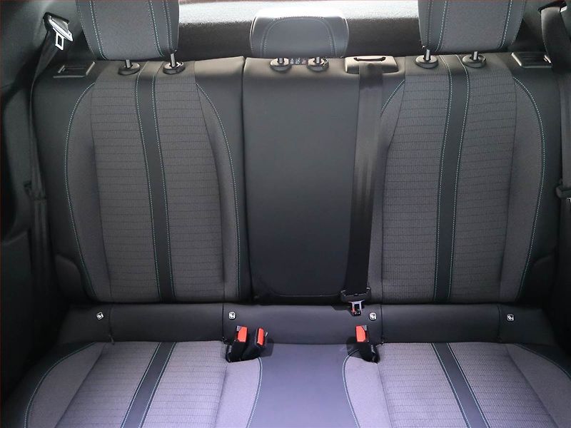 Peugeot 2008 (2021) 1.2 PureTech, Automat, ČR - fotka 10 z 14
