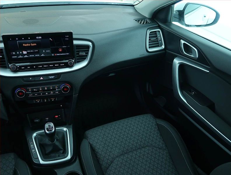 Kia Ceed (2021) Top 1.5 T-GDI, Serv.kniha - fotka 8 z 19