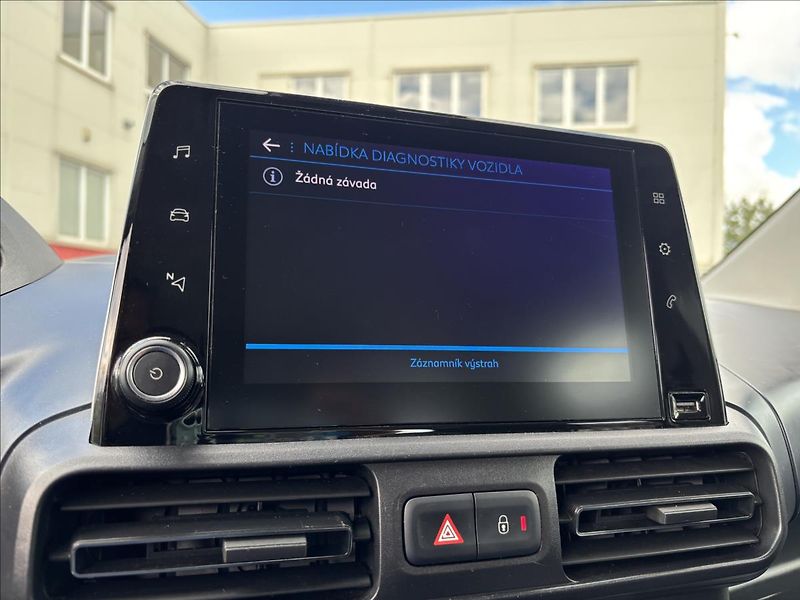 Peugeot Rifter 1,5 Bluehdi 75kW Allure - fotka 31 z 39